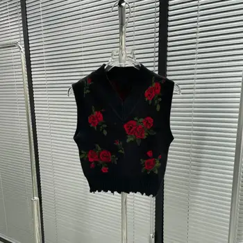 Винтажный вязаный свитер с V-образным вырезом Sweet Rose, Жилет без рукавов, Тонкие Короткие Черные пуловеры Корейского модного бренда Runway 2024