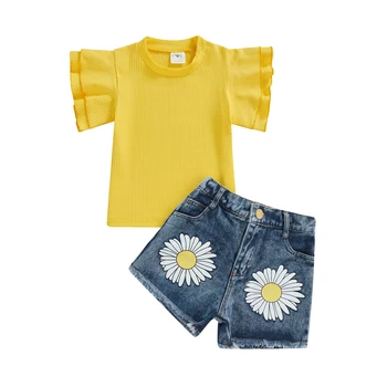 Летний брючный костюм из двух предметов для маленьких девочек, желтая футболка в рубчик с круглым вырезом и короткие джинсы с принтом маргаритки