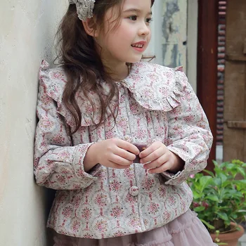 Осенняя Новинка 2023 года, Корейское Хлопковое Тонкое пальто с заколкой по краю в винтажном стиле для детей и девочек с Цветочным Филигранным рисунком