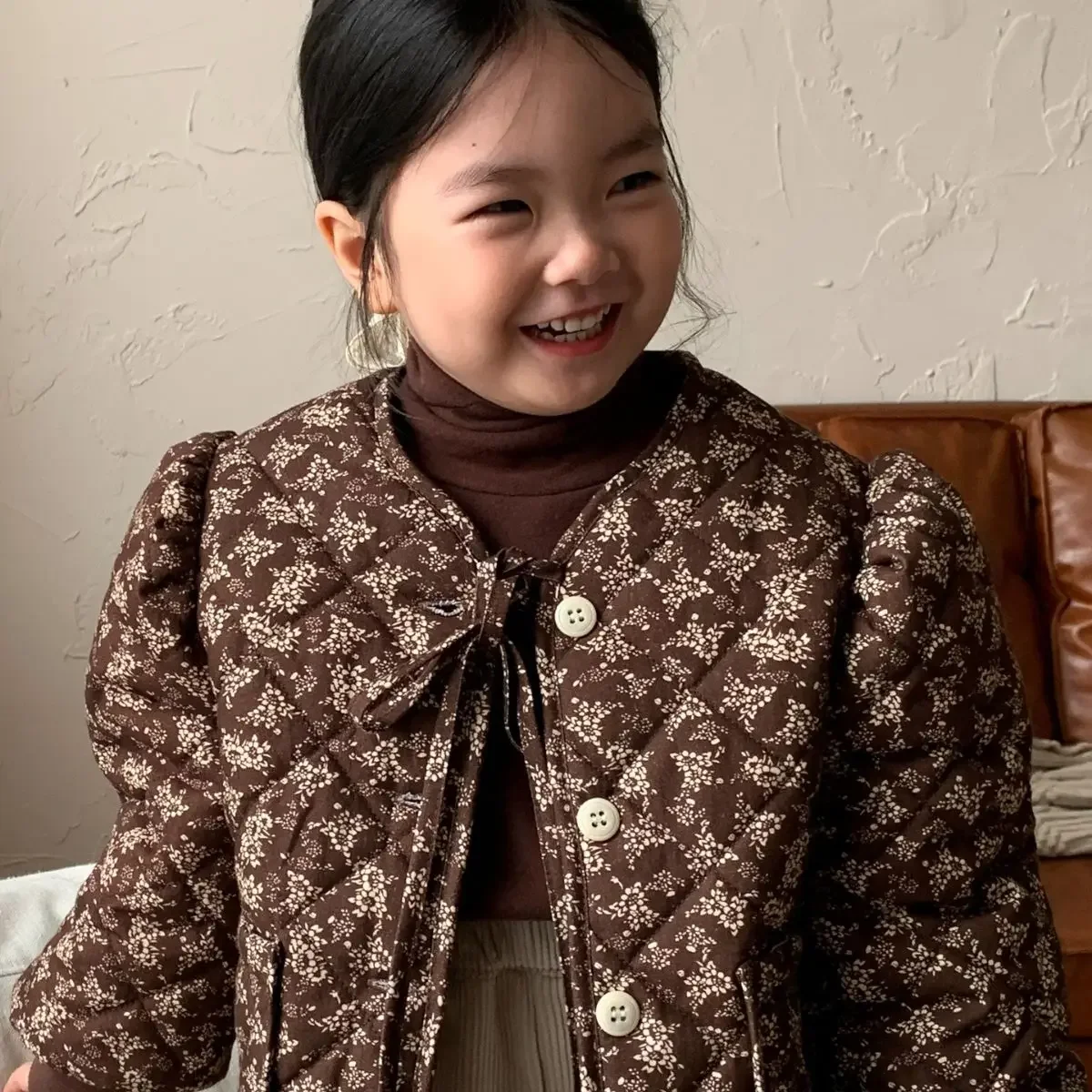 Детское пальто Зимняя детская одежда 2023 года, хлопковая утеплительница в стиле ретро, топ с длинными рукавами и цветочным рисунком для девочек, зимняя одежда для маленьких девочек - 0
