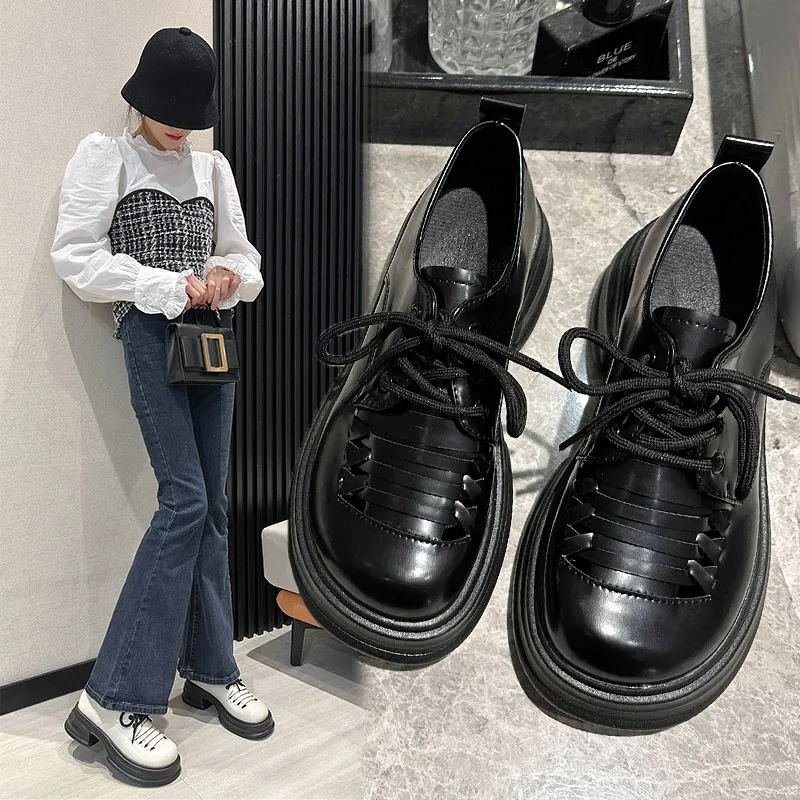 Женская обувь Lefu для отдыха Весной и осенью 2023 года.. Новые универсальные маленькие кожаные туфли на толстой подошве с цветными вставками на шнуровке. - 1